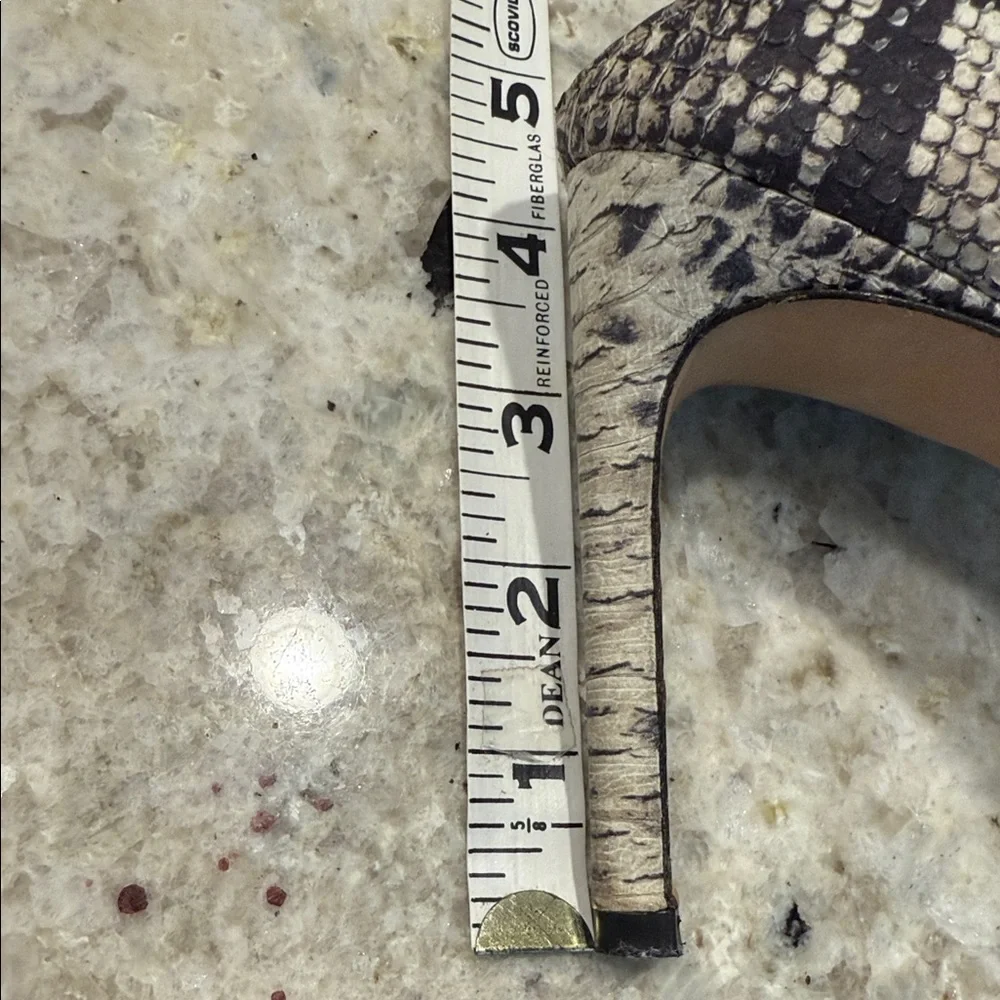 Stuart Weitzman Snakeskin Heels in Black and Cream - Picture 7 of 7